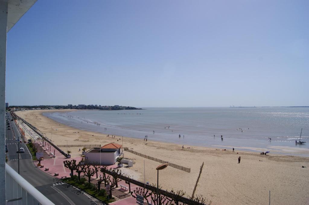 Les Embruns Hotel Royan Quarto foto